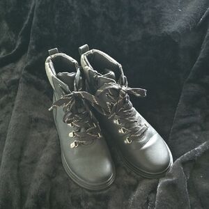 Art Class Black Interior Design